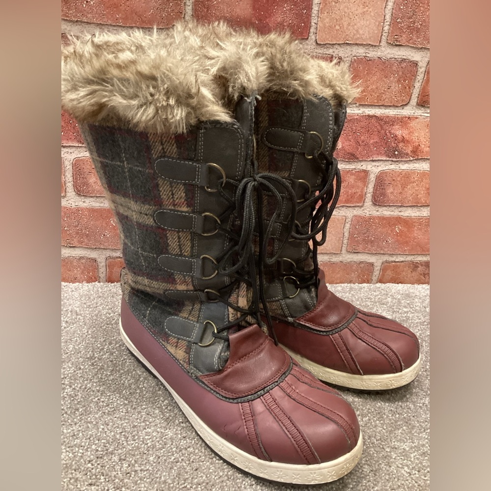 Just Fab Tapanga Womens duck boots size 9